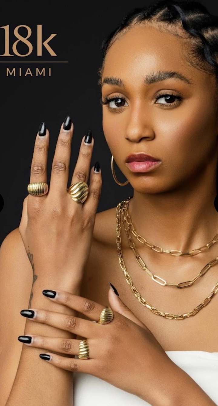 Wedding Bands in 18K gold