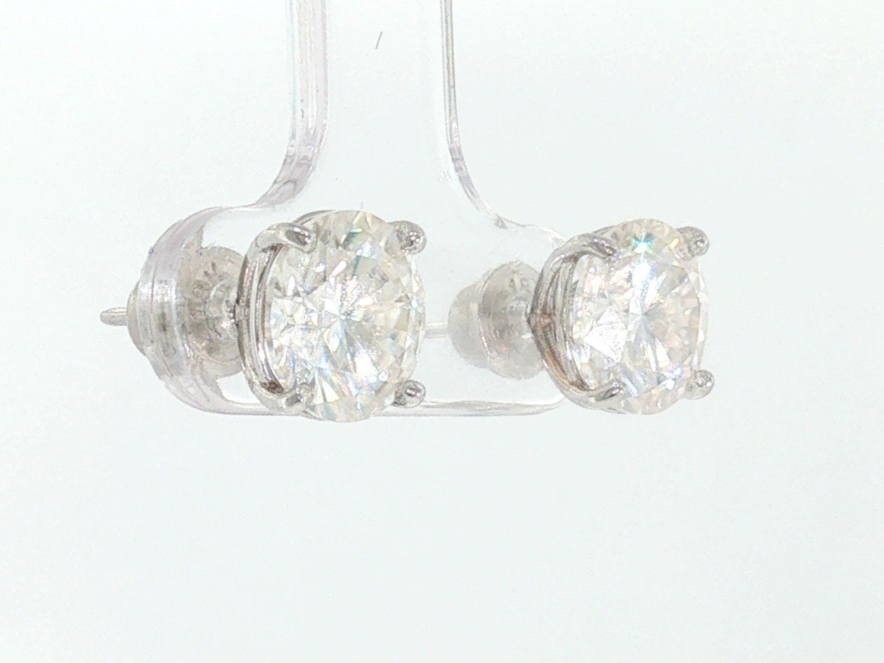 Aretes en Oro blanco 18k con Moissanite — Aretes — Oro blanco 18k