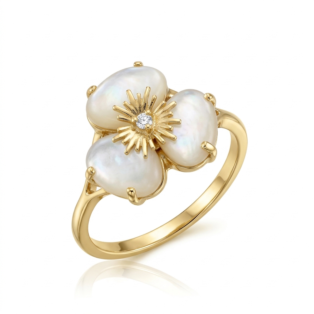 Anillo en Oro amarillo 18k con Diamante y Nácar — Anillos — Oro amarillo 18k